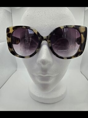 Martha Stewart Faux Tortoiseshell Cat-Eye Sunglasses Chic Classic Boss Mom Style